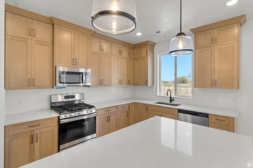 Image 13 of property listing at 1692 W RIVERGATE DR, Logan, UT 84321