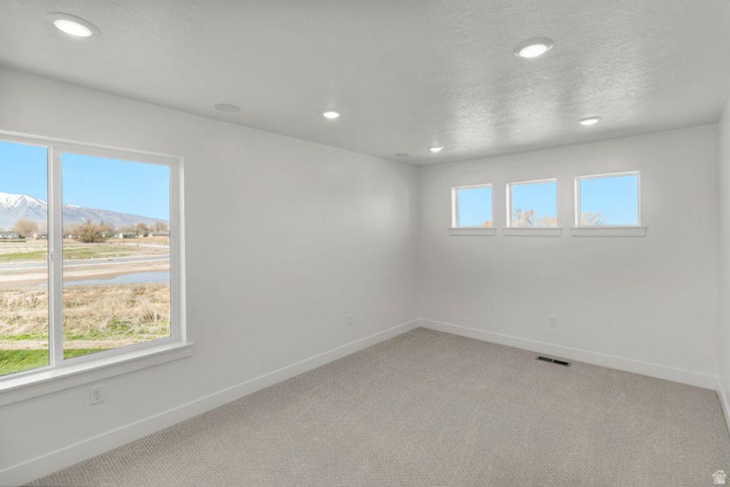 Image 15 of property listing at 1692 W RIVERGATE DR, Logan, UT 84321