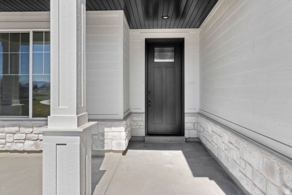 Image 3 of property listing at 1692 W RIVERGATE DR, Logan, UT 84321