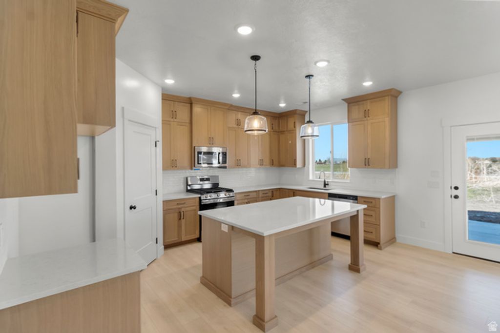 Image 7 of property listing at 1692 W RIVERGATE DR, Logan, UT 84321