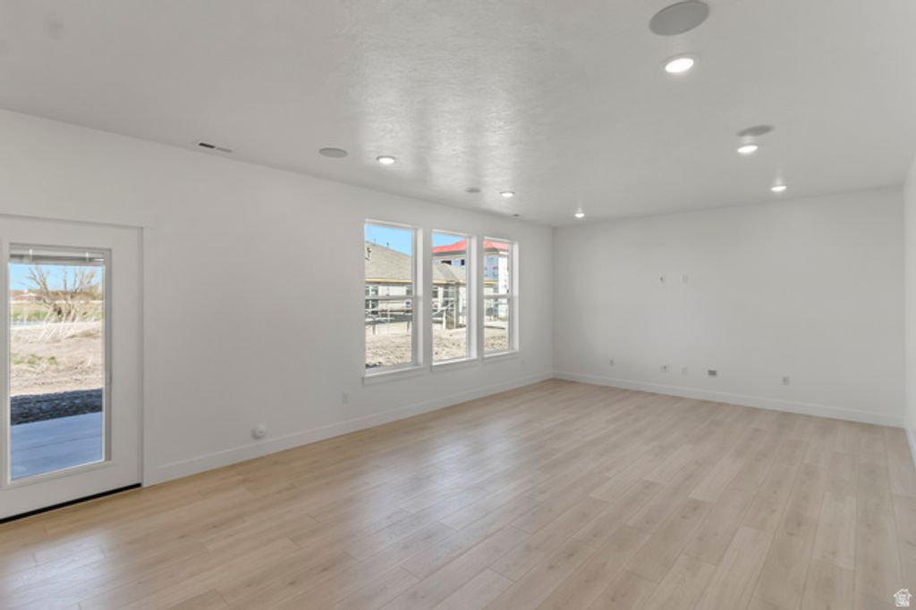 Image 8 of property listing at 1692 W RIVERGATE DR, Logan, UT 84321