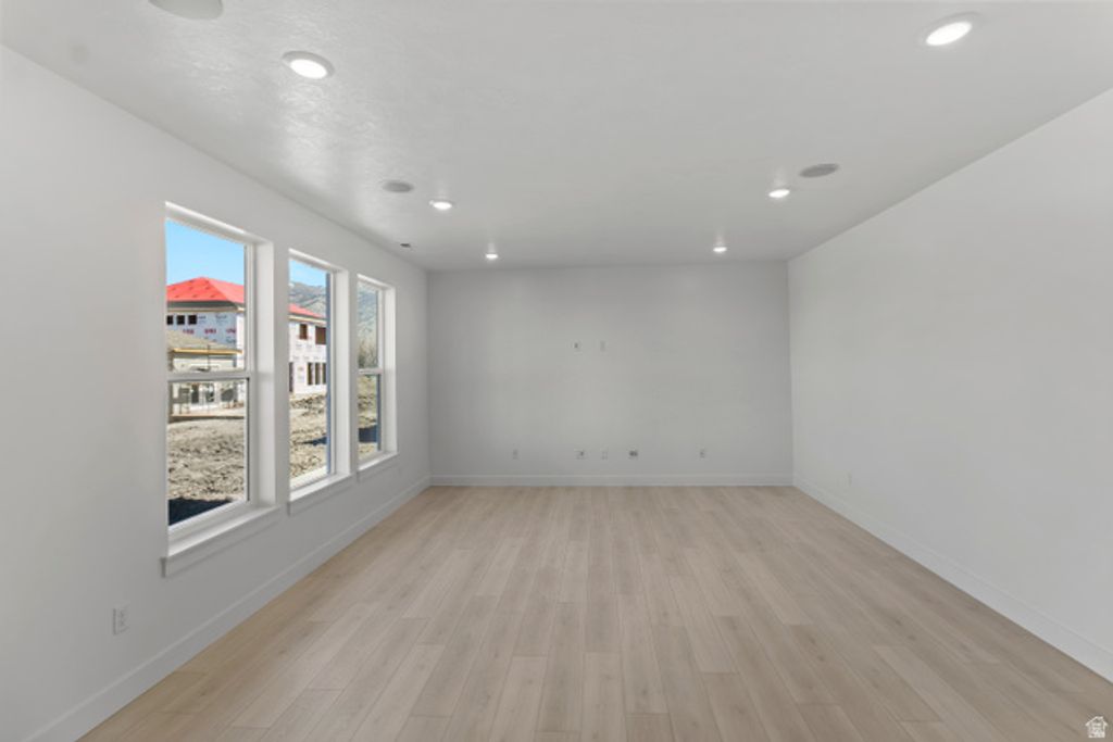 Image 9 of property listing at 1692 W RIVERGATE DR, Logan, UT 84321