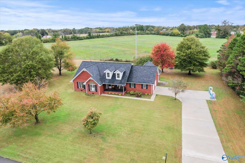 220 Santileon Lane, Rainsville, AL 35986