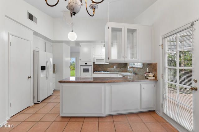 1370 Cresthaven Drive, Pasadena, CA 91105