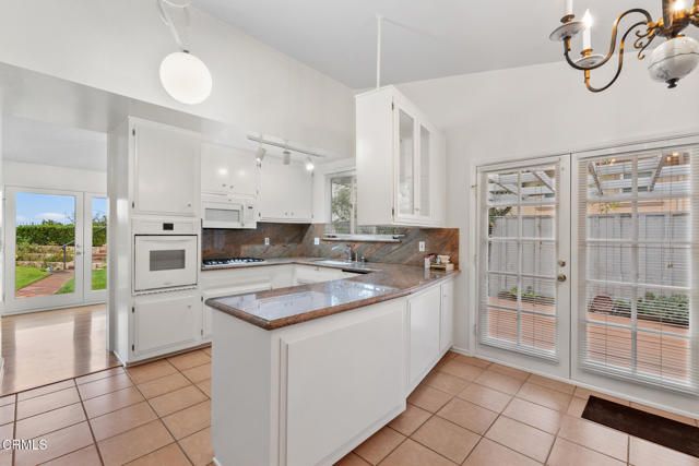 1370 Cresthaven Drive, Pasadena, CA 91105