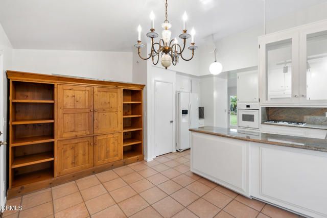 1370 Cresthaven Drive, Pasadena, CA 91105