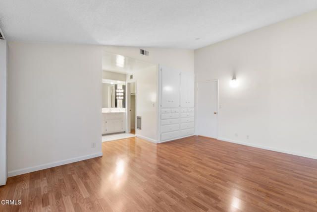 1370 Cresthaven Drive, Pasadena, CA 91105