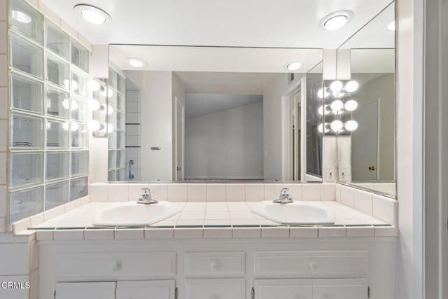 1370 Cresthaven Drive, Pasadena, CA 91105