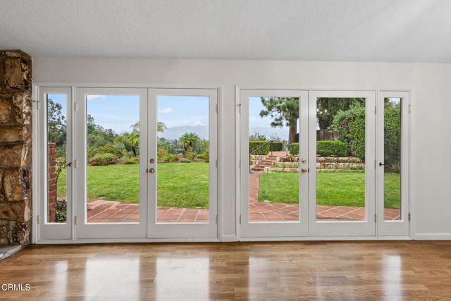 1370 Cresthaven Drive, Pasadena, CA 91105