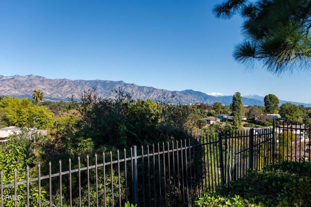 1370 Cresthaven Drive, Pasadena, CA 91105