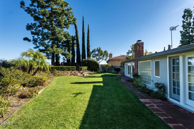 1370 Cresthaven Drive, Pasadena, CA 91105