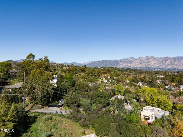 1370 Cresthaven Drive, Pasadena, CA 91105