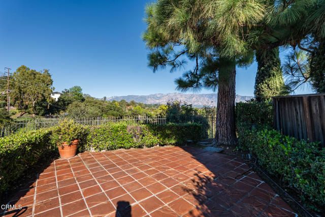 1370 Cresthaven Drive, Pasadena, CA 91105