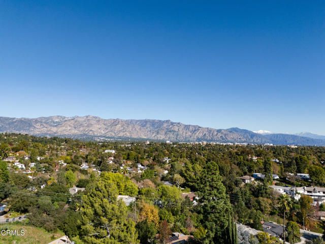 1370 Cresthaven Drive, Pasadena, CA 91105