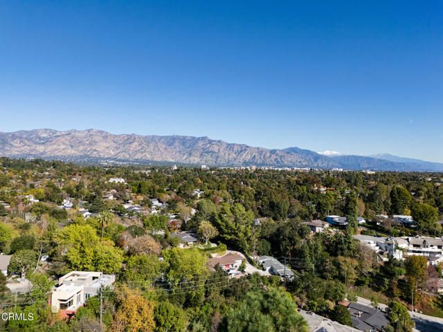 1370 Cresthaven Drive, Pasadena, CA 91105
