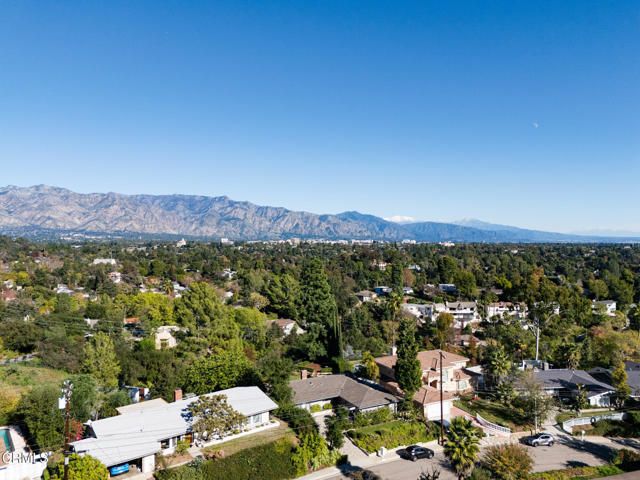 1370 Cresthaven Drive, Pasadena, CA 91105