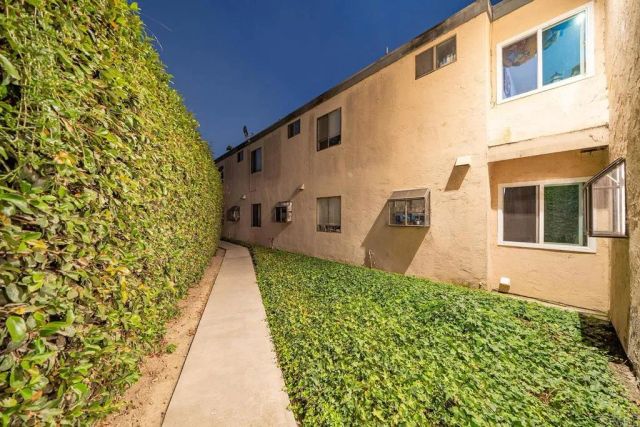 2136 Oceanside Boulevard, Oceanside, CA 92054