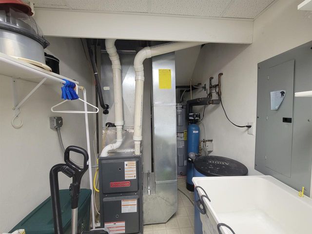 827 Sutherland Avenue, Janesville, WI 53545