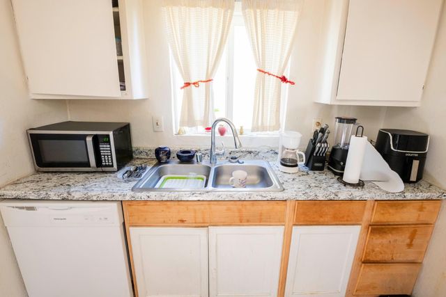 602-604 Harris Ave, Sacramento, CA 95838