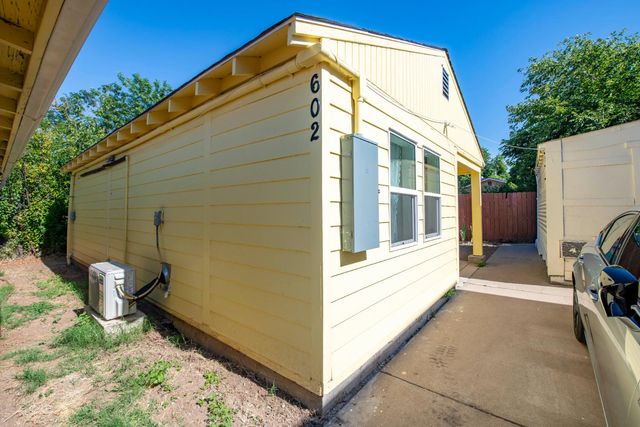 602-604 Harris Ave, Sacramento, CA 95838