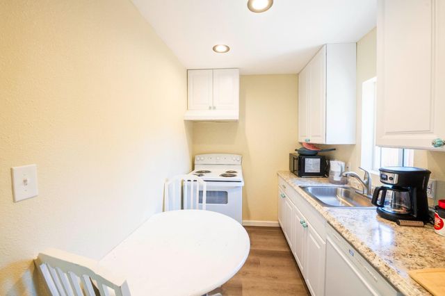 602-604 Harris Ave, Sacramento, CA 95838