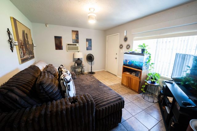 602-604 Harris Ave, Sacramento, CA 95838