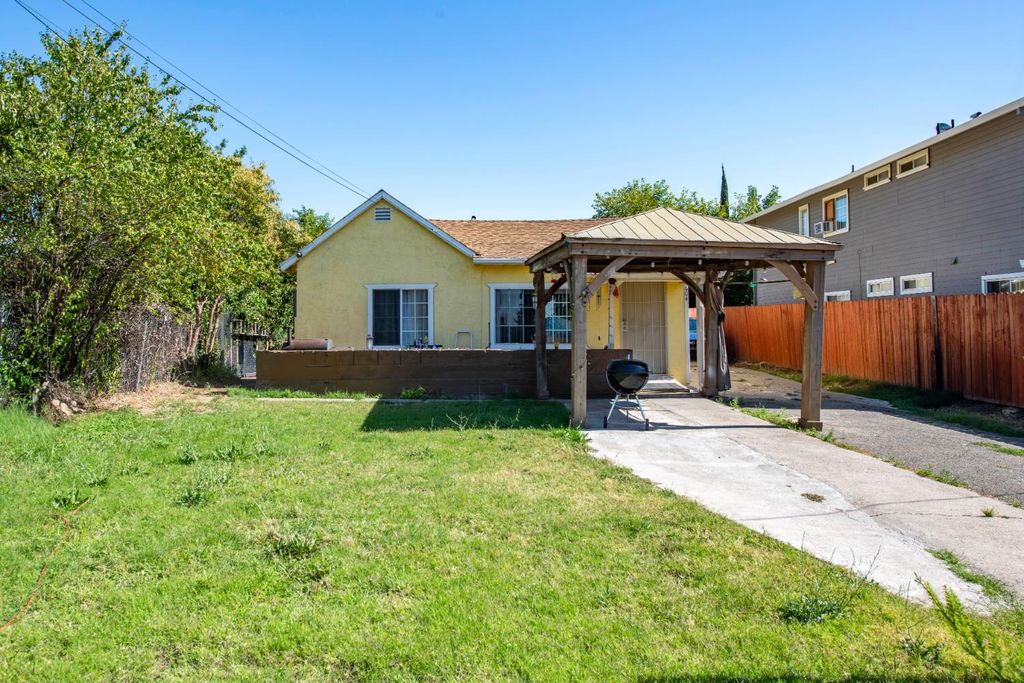 602-604 Harris Ave, Sacramento, CA 95838