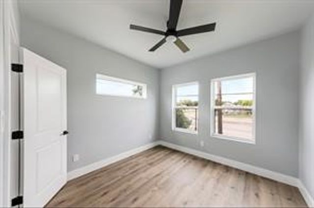 1115 E Oleander Street, Fort Worth, TX 76104