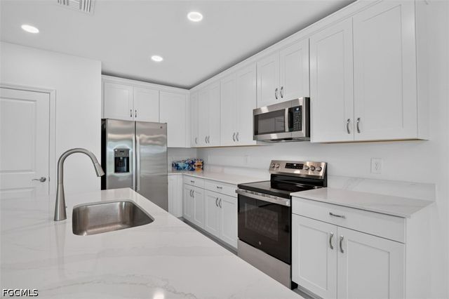 243 Lakeside Breeze WAY, Lehigh Acres, FL 33936