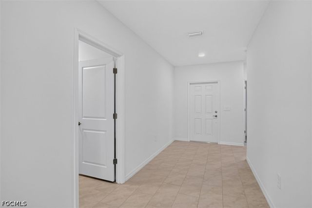 243 Lakeside Breeze WAY, Lehigh Acres, FL 33936