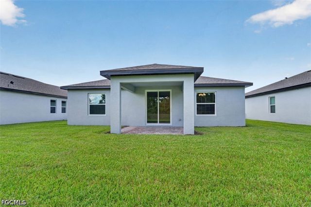 243 Lakeside Breeze WAY, Lehigh Acres, FL 33936