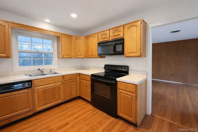 363 Oxhead Road, Stony Brook, NY 11790