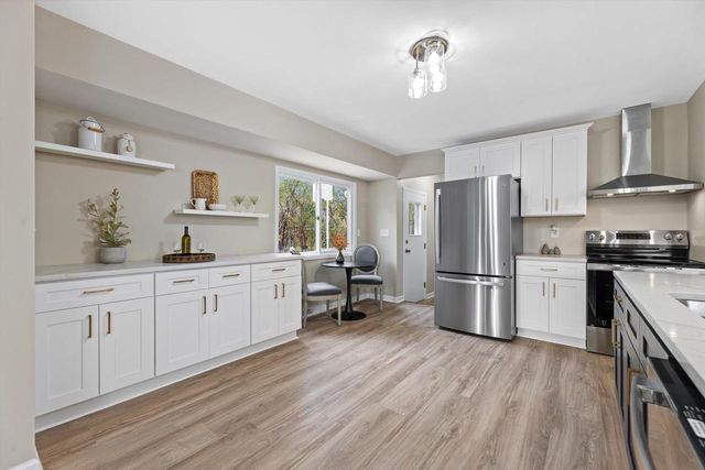 6560 W Carolann DRIVE, Brown Deer, WI 53223