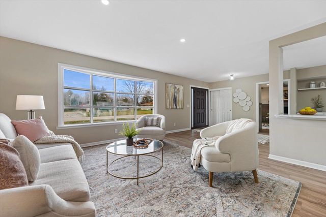 6560 W Carolann DRIVE, Brown Deer, WI 53223