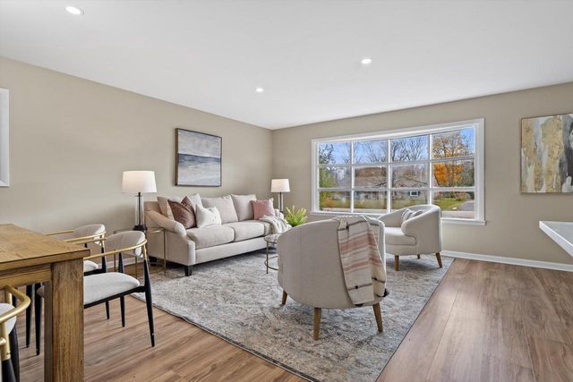 6560 W Carolann DRIVE, Brown Deer, WI 53223