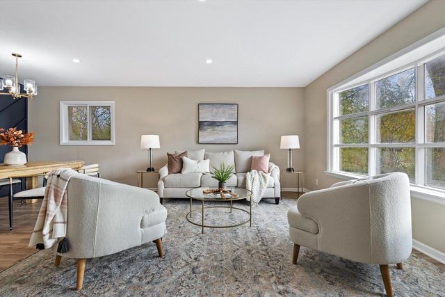 6560 W Carolann DRIVE, Brown Deer, WI 53223