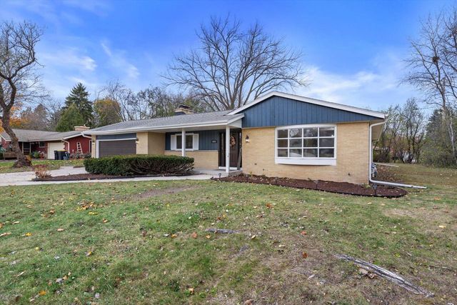 6560 W Carolann DRIVE, Brown Deer, WI 53223