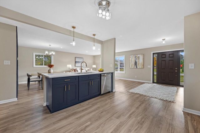 6560 W Carolann DRIVE, Brown Deer, WI 53223