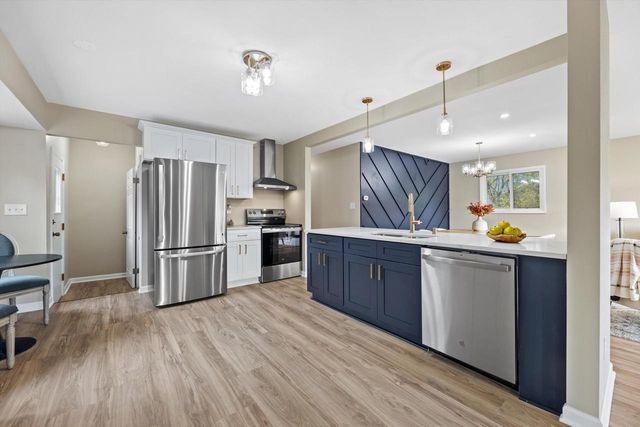 6560 W Carolann DRIVE, Brown Deer, WI 53223