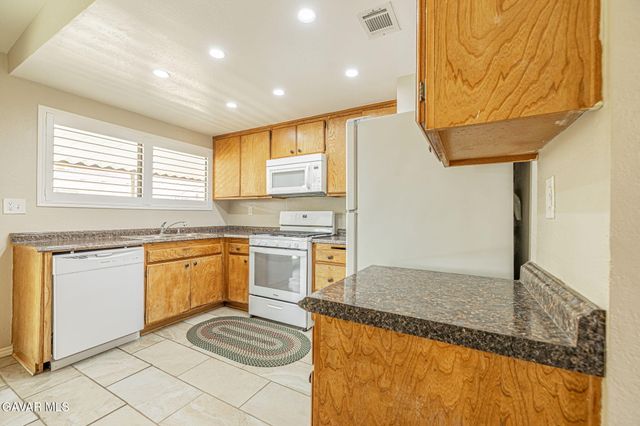 43729 La Paz Lane, Lancaster, CA 93535