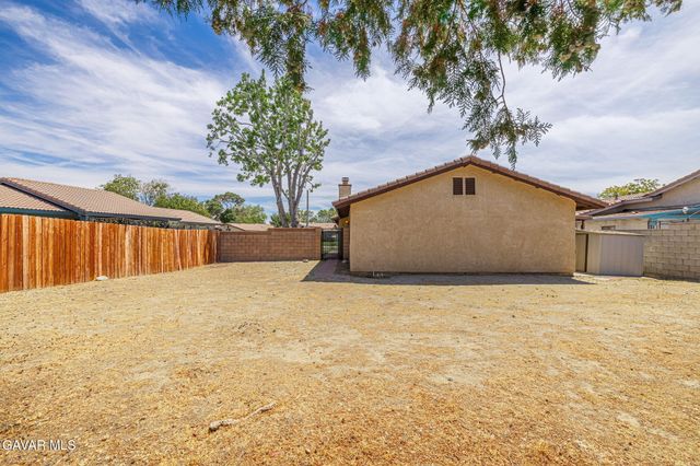 43729 La Paz Lane, Lancaster, CA 93535