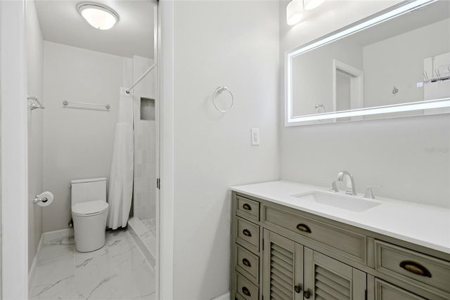 8003 JASMINE DRIVE 8003, Tampa, FL 33637