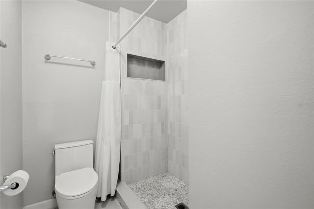 8003 JASMINE DRIVE 8003, Tampa, FL 33637