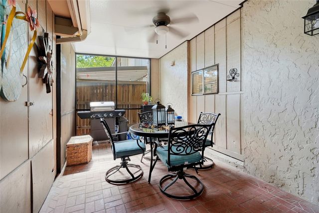 8003 JASMINE DRIVE 8003, Tampa, FL 33637