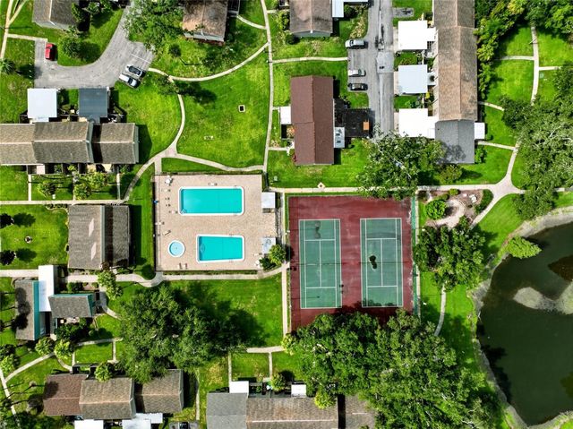 8003 JASMINE DRIVE 8003, Tampa, FL 33637