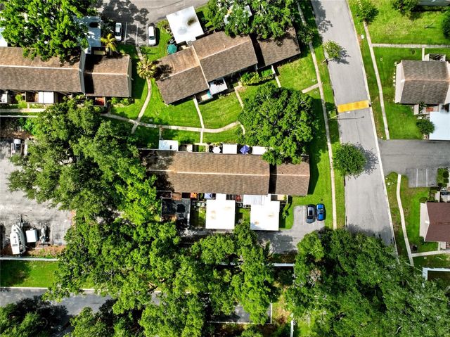 8003 JASMINE DRIVE 8003, Tampa, FL 33637
