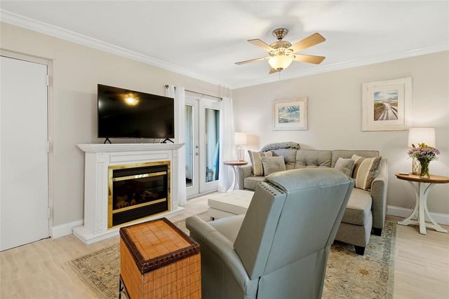 8003 JASMINE DRIVE 8003, Tampa, FL 33637