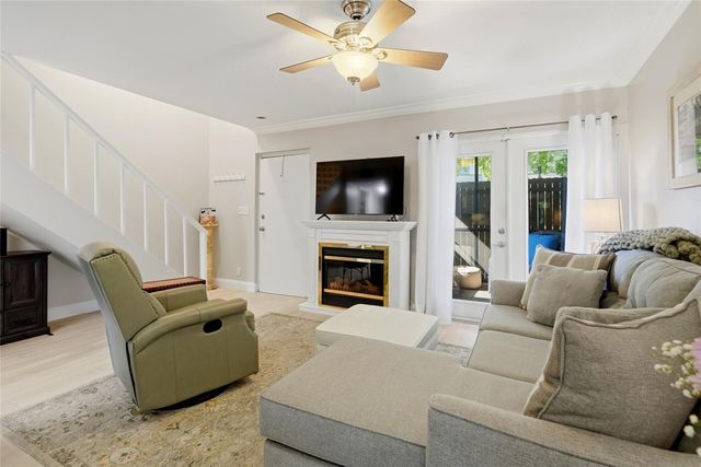 8003 JASMINE DRIVE 8003, Tampa, FL 33637