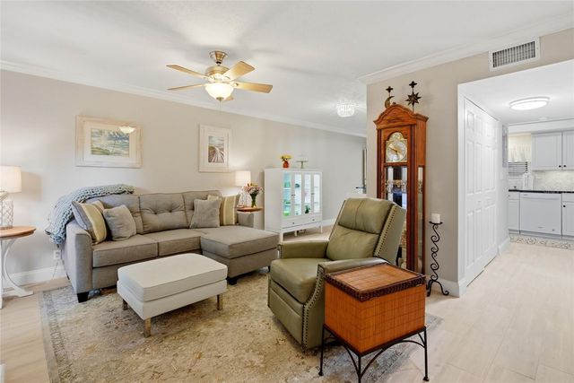 8003 JASMINE DRIVE 8003, Tampa, FL 33637