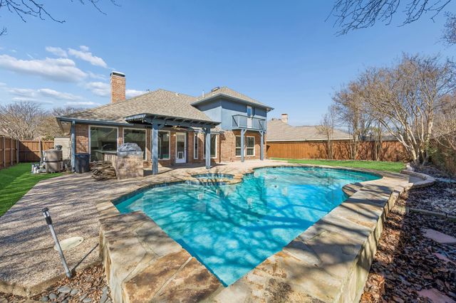 2215 Cimarron Rd, Mckinney, TX 75072